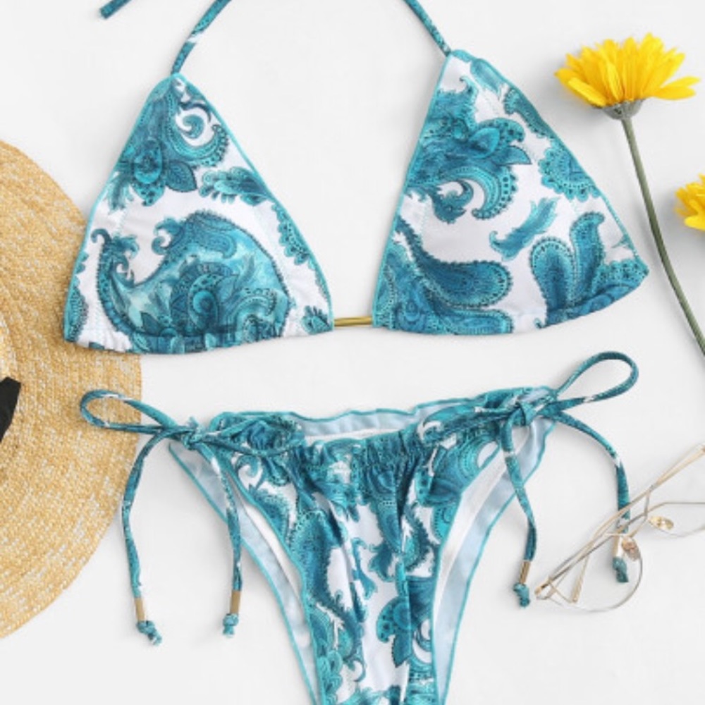 NWOT White and Blue paisley bikini